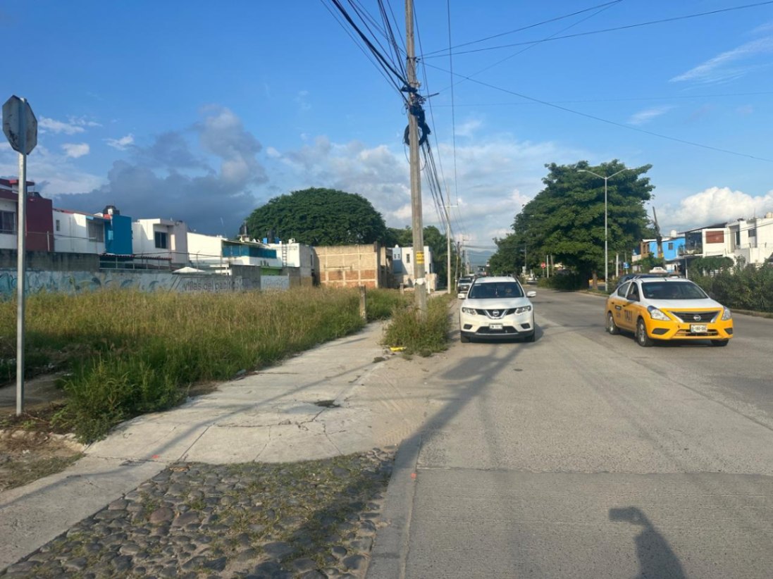 Land in AV. MANZANILLO ESQUINA - Manzanillo, Av. Manzanillo