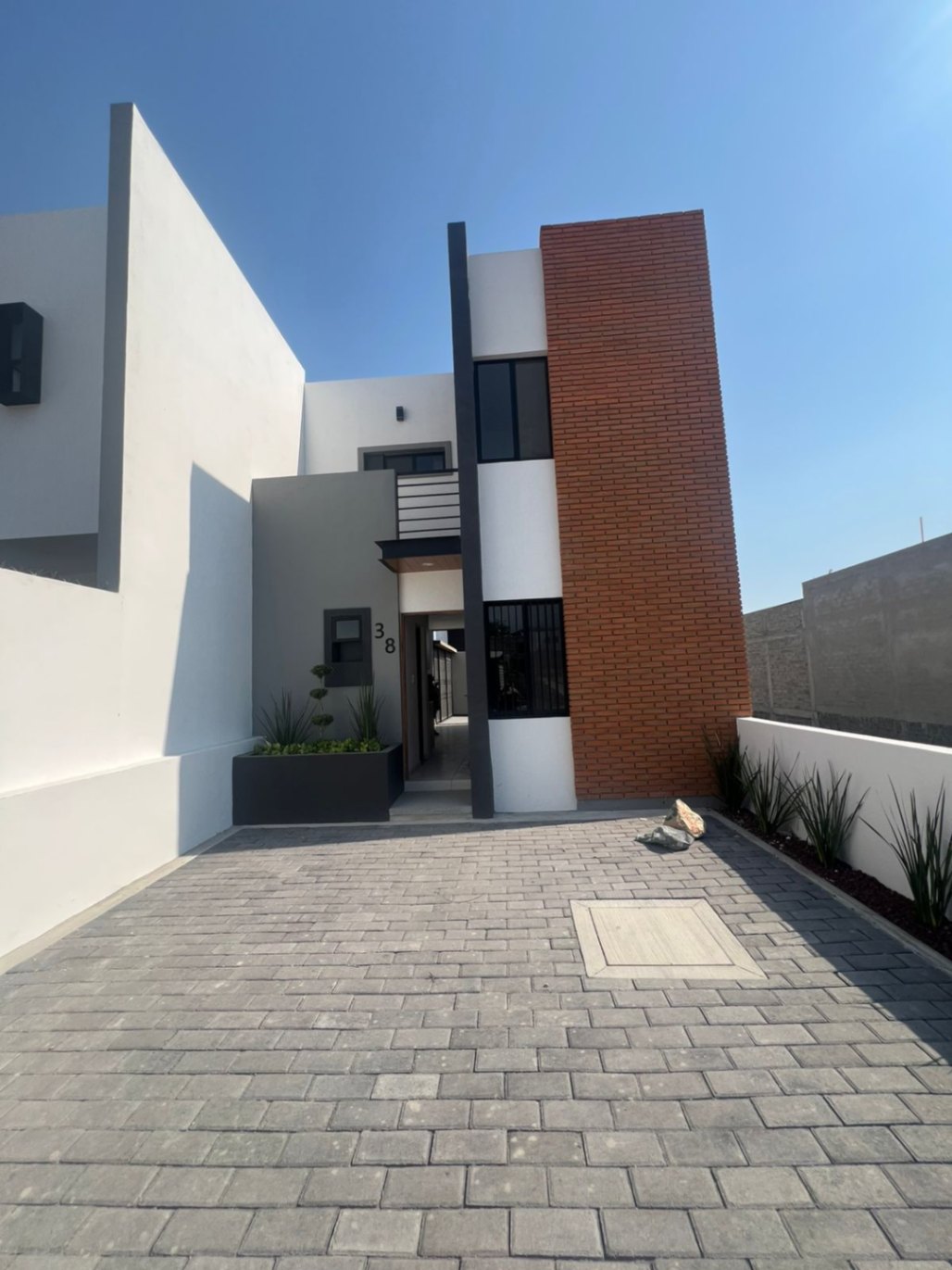 House in PUNTO RIOJA MOD. ARONA - Colima, Fracc. Punto Rioja