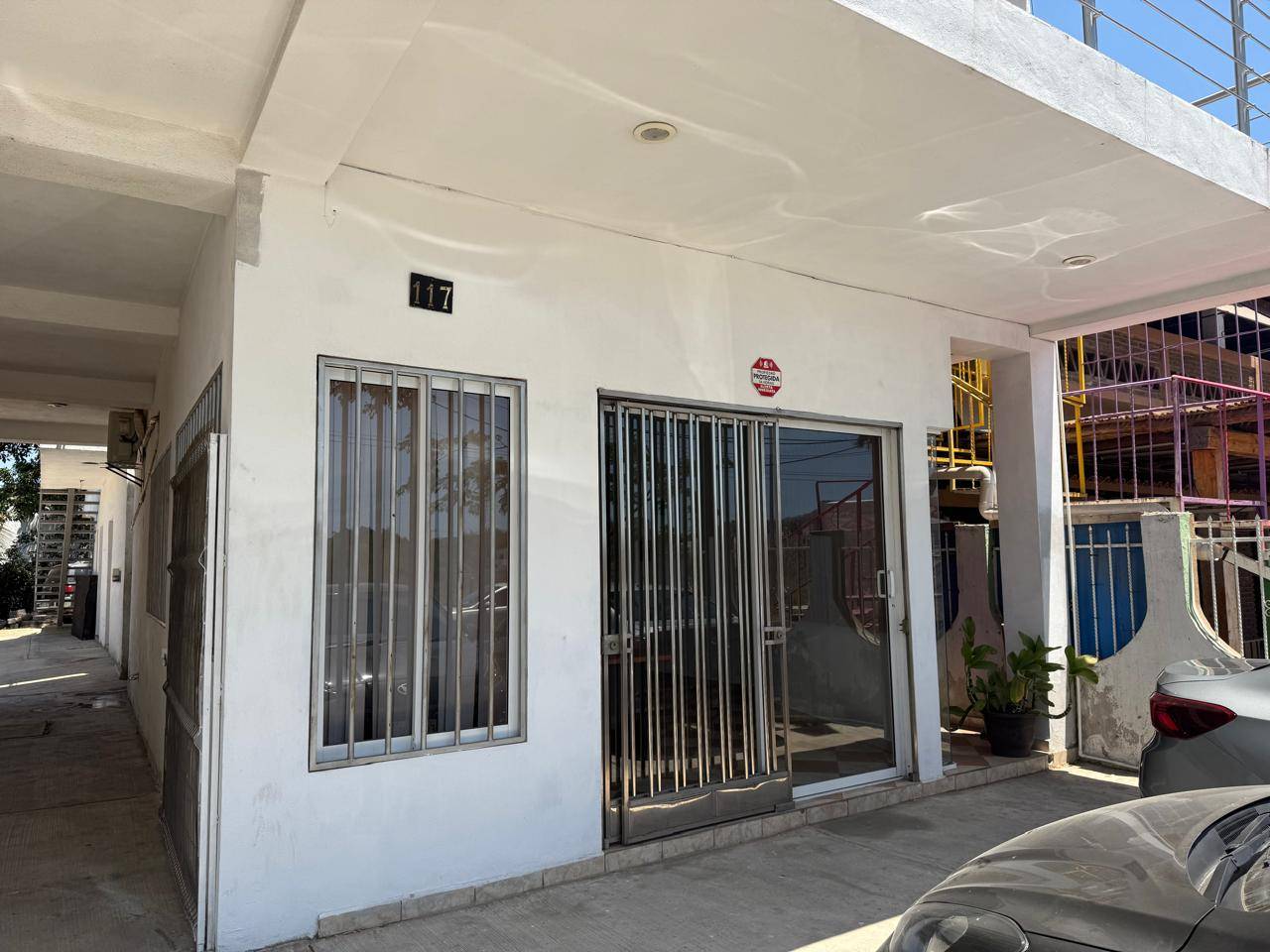 Local Comercial en AV. MANZANILLO — foto 2