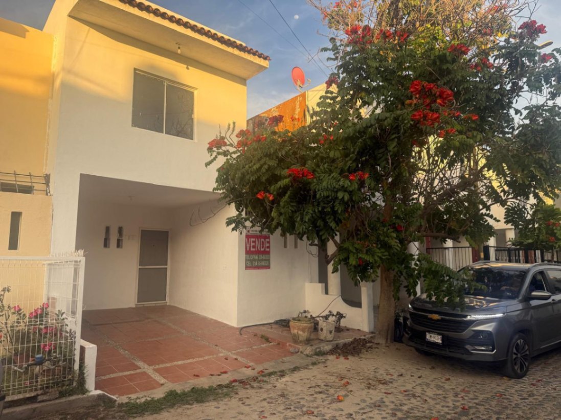 House in NUEVO SALAGUA - Manzanillo, Fracc. Nuevo Salagua